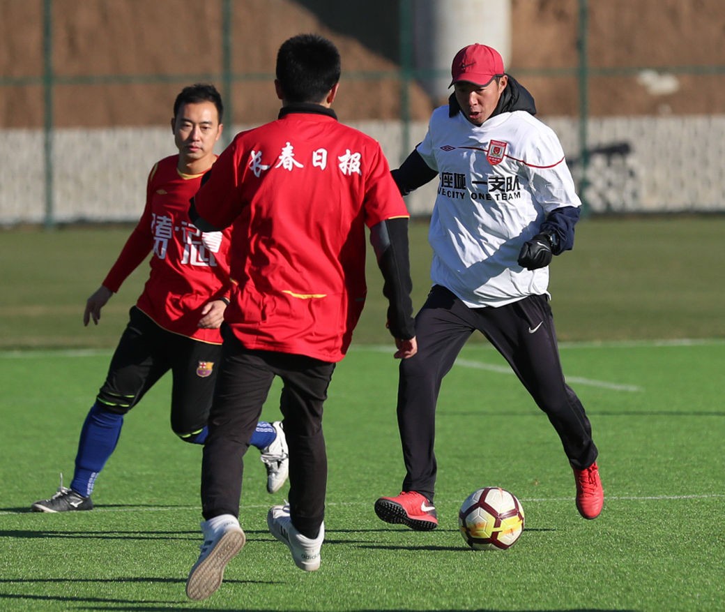 亚泰足球球员(亚泰足球队员 球员)