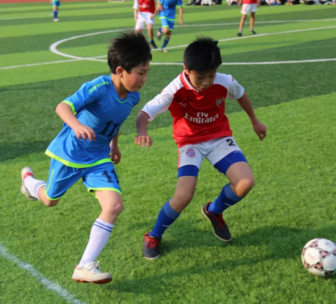 足球小场地比赛(足球小场地比赛的重要性)