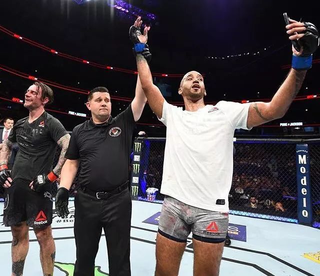 ufc比赛视频194(ufc比赛视频在线观看)