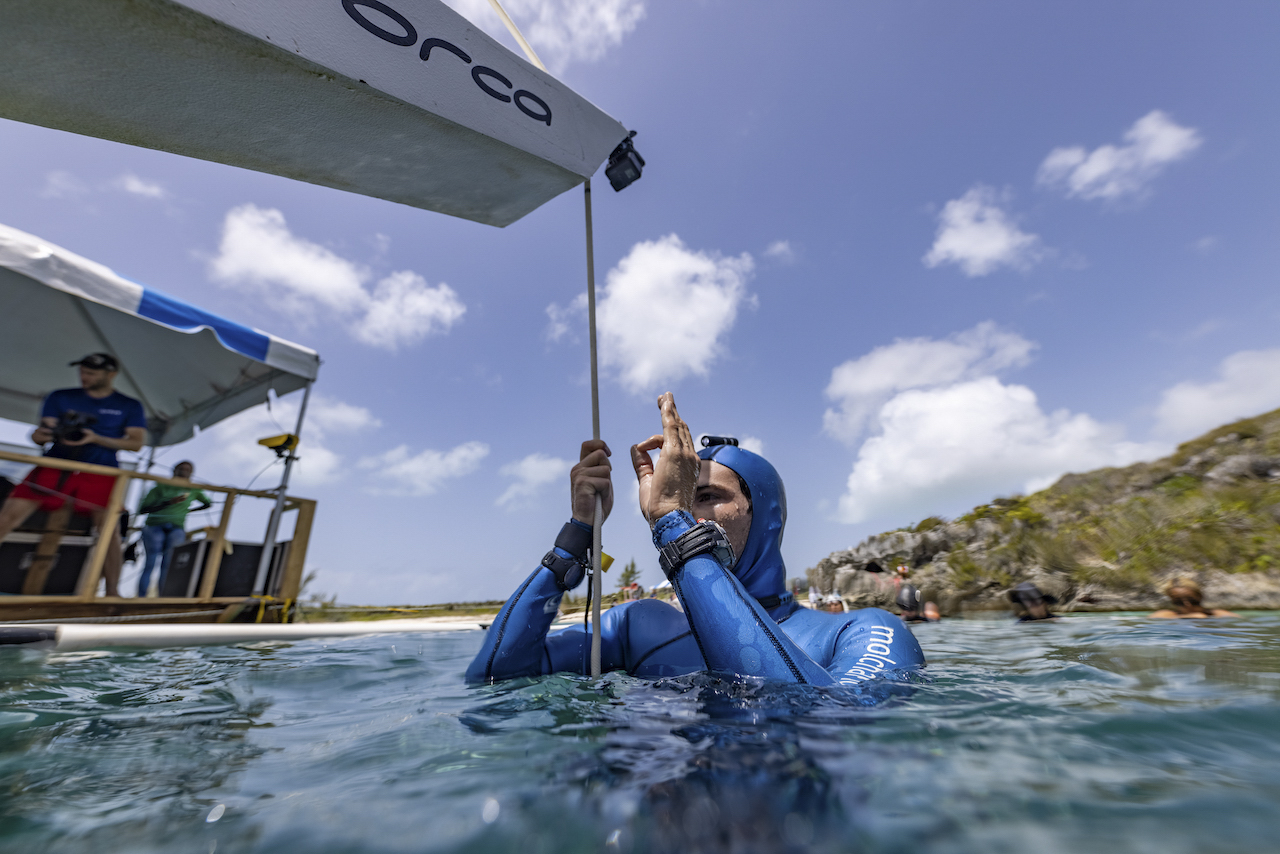 潜泳有比赛吗(潜泳可以游多少米)