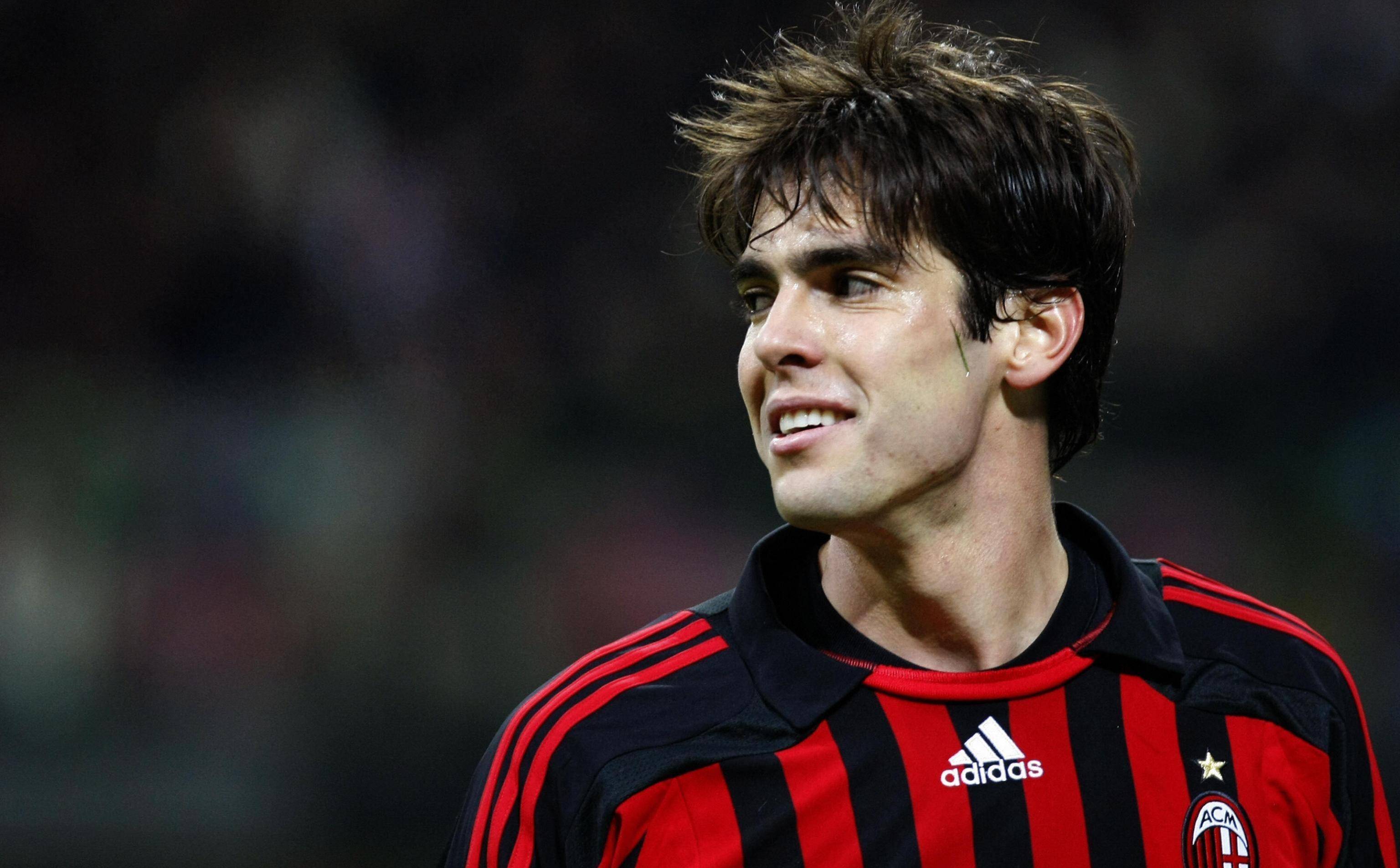 天下足球绝对巨星卡卡(天下足球绝对巨星卡纳瓦罗)